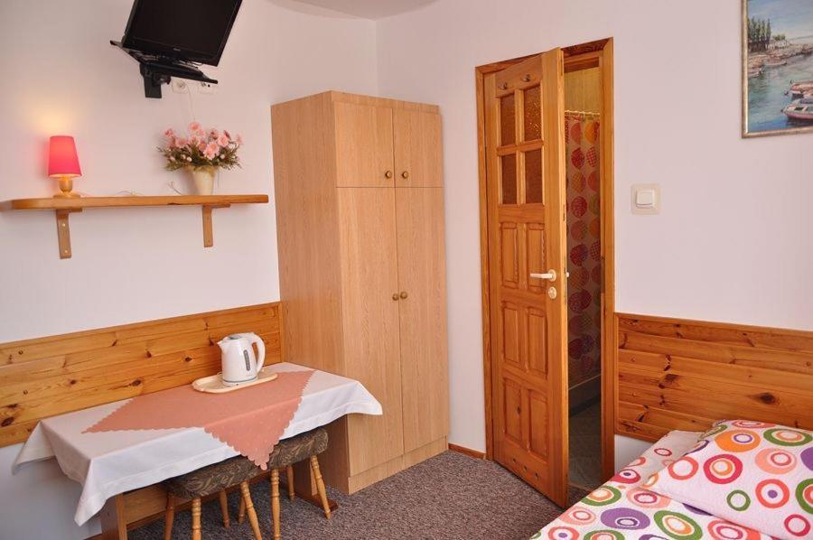 Hotel Jantar Ostrowo  Esterno foto