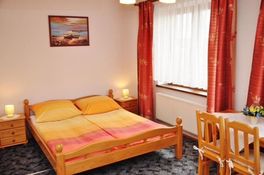 Hotel Jantar Ostrowo  Esterno foto